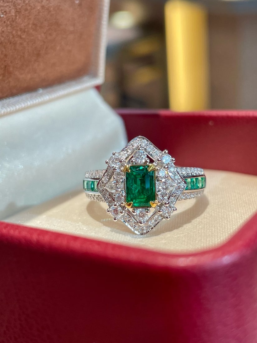 14k Gold 0.78 Ct Vivid Green Natural Emerald & Diamond Ring: Ref:231082410 // gold content:14k gold // ring size:7. 25us // // main gemstone:emerald // shape:octagonal // carat weight:0. 78ct // color:vivid green // treatment:natural // // adjacent gemstone 2 :