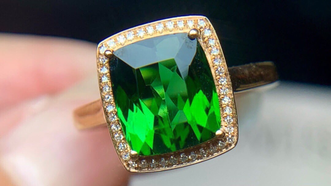 14k Gold 4.7 Ct Natural Tourmaline & Diamond Ring: Ref:231082430 // gold content:14k gold // ring size:7. 25us // // main gemstone:tourmaline // shape:cushion // carat weight:4. 7ct // color:green // treatment:natural // // adjacent gemstone 2 :