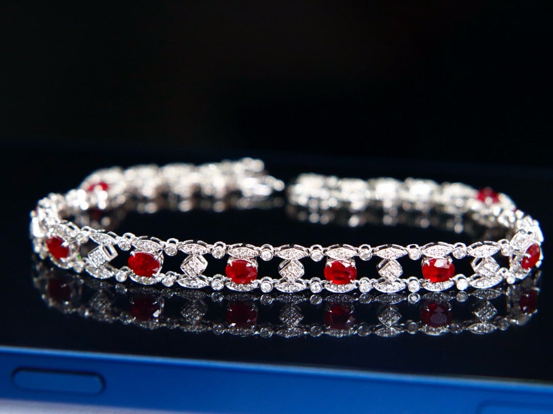 14k Gold 2.81 Ctw Natural Ruby & Diamond Bracelet: Ref:231082435 // gold content:14k gold // main gemstone:ruby // shape:oval // carat weight:1. 95ct // color:pigeonblood red // treatment:natural // // adjacent gemstone 2 : diamond // shape:round