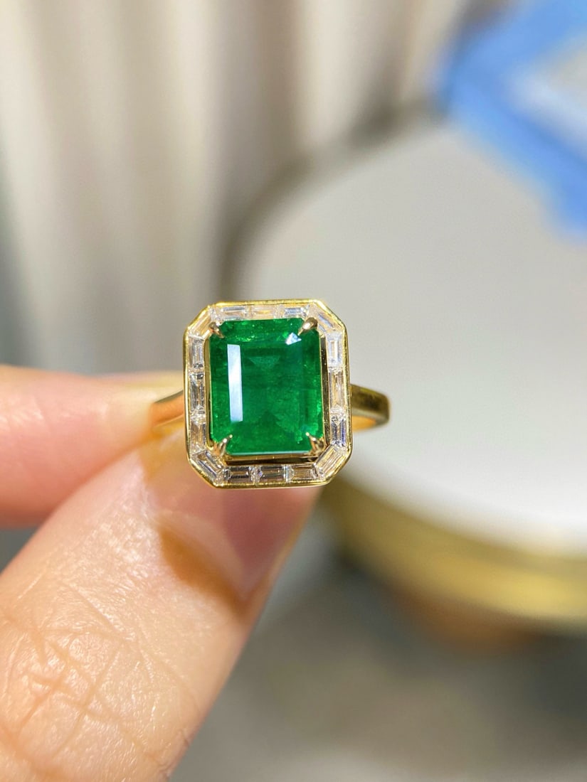 14k Gold 3.20 Ctw Vivid Green Natural Emerald & Diamond Ring: Ref:231082441 // gold content:14k gold // ring size:7. 25us // // main gemstone:emerald // shape:octagonal // carat weight:2. 75ct // color:vivid green // treatment:natural // // adjacent gemstone