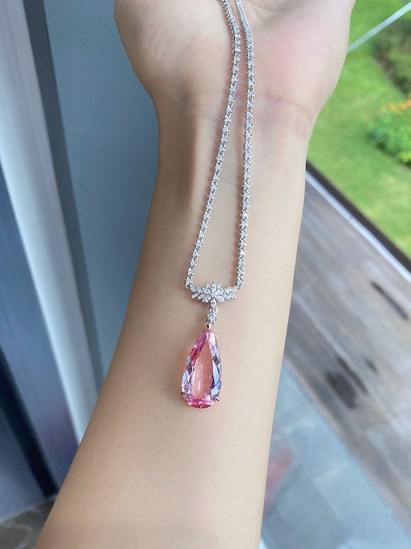14k Gold 13.88 Ctw Natural Morganite & Diamond Necklace: Ref:231082446 // gold content:14k gold // main gemstone:morganite // shape:pear // carat weight:11. 01ct // color:pink // treatment:natural // // adjacent gemstone 2 : diamond // shape:multiple //