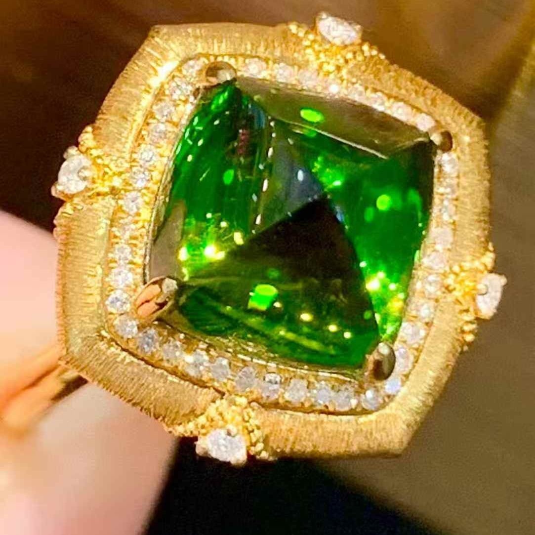 14K GOLD 4.85 CT NATURAL TOURMALINE & DIAMOND RING: Ref:231083050 // Gold Content:14K Gold // Ring Size:7.25 US // // Main Gemstone:Tourmaline // Shape:Sugar-Loaf // Carat Weight:4.85ct // Color:Green // Treatment:Natural // // Adjacent Gemstone 2