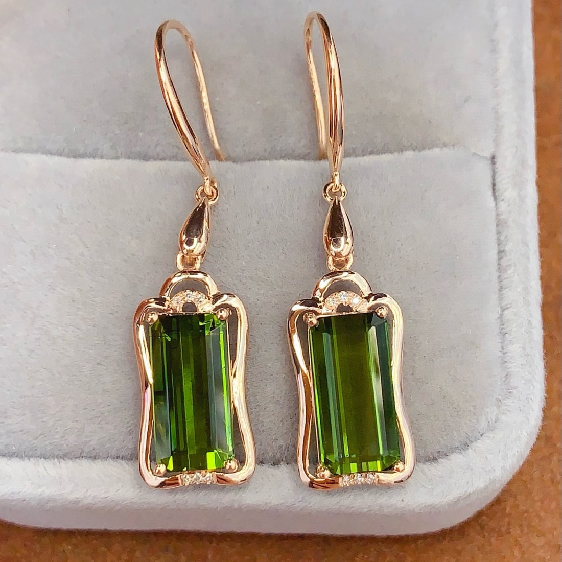 14K GOLD 5.2 CT NATURAL TOURMALINE & DIAMOND EARRINGS: Ref:231083112 // Gold Content:14K Gold // Main Gemstone:Tourmaline // Shape:Octagonal // Carat Weight:5.2ct // Color:Green // Treatment:Natural // // Adjacent Gemstone 2 : Diamond // Number of stones: