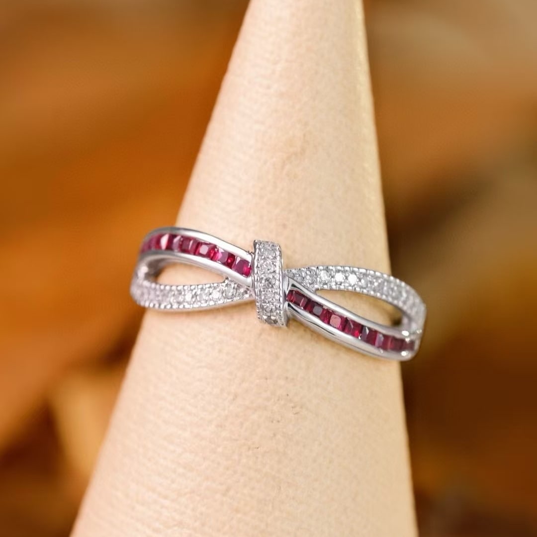 14K GOLD 0.65 CTW NATURAL RUBY & DIAMOND RING: Ref:231083124 // Gold Content:14K Gold // Ring Size:7.25US // // Main Gemstone:Ruby // Shape:Princess // Carat Weight:0.53ct // Color:Red // Treatment:Natural // // Adjacent Gemstone 2 : Diamond