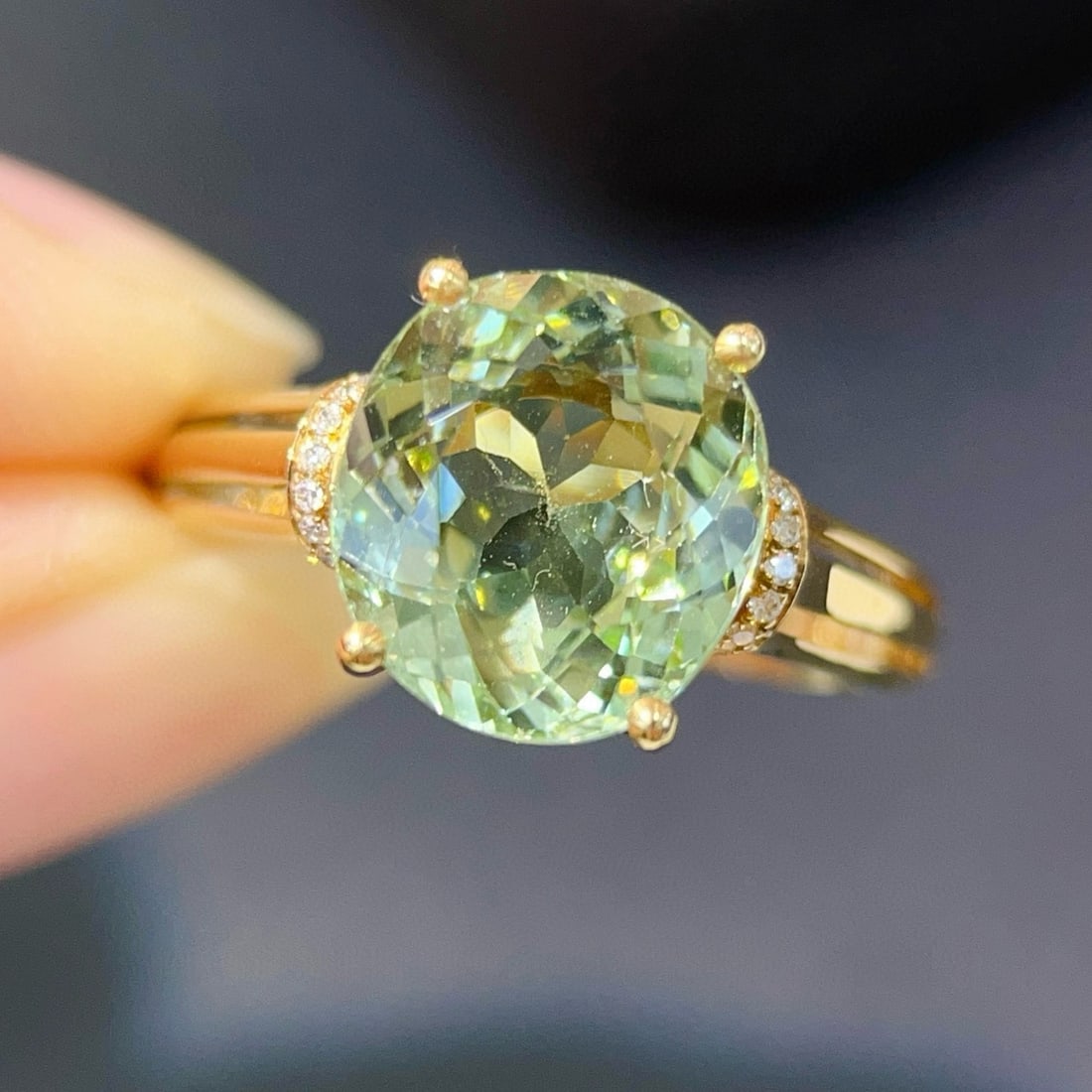 14K GOLD 4.45 CTW NATURAL TOURMALINE & DIAMOND RING: Ref:231083163 // Gold Content:14K Gold // Ring Size:7.25US // // Main Gemstone:Tourmaline // Shape:Oval // Carat Weight:4.41ct // Color:Green // Treatment:Natural // // Adjacent Gemstone 2 :