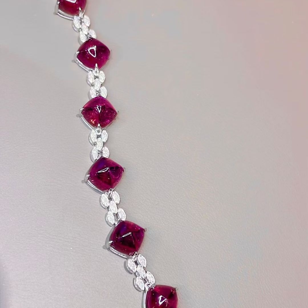 14K GOLD 17.5 CT NATURAL TOURMALINE & DIAMOND BRACELET: Ref:231083171 // Gold Content:14K Gold // Main Gemstone:Tourmaline // Shape:Sugar-Loaf // Carat Weight:17.5ct // Color:Red // Treatment:Natural // // Adjacent Gemstone 2 : Diamond // Shape:Round //