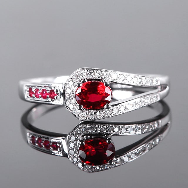 14K GOLD 0.47 CTW NATURAL RUBY & DIAMOND RING: Ref:231083183 // Gold Content:14K Gold // Ring Size:7.25US // // Main Gemstone:Ruby // Shape:Oval // Carat Weight:0.38ct // Color:Red // Treatment:Natural // // Adjacent Gemstone 2 : Diamond // Number
