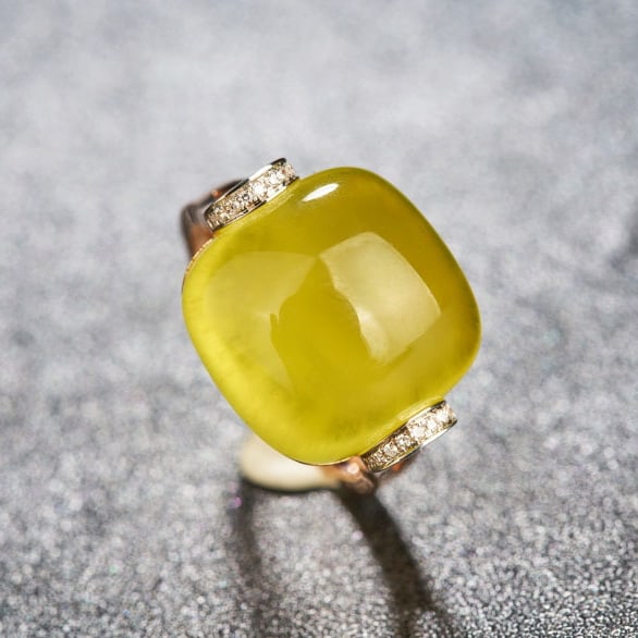 14K GOLD 17.1 CT NATURAL PREHNITE & DIAMOND RING: Ref:231083251 // Gold Content:14K Gold // Ring Size:7.25US // // Main Gemstone:Prehnite // Shape:Cushion // Carat Weight:17.1ct // Color:Yellow // Treatment:Natural // // Adjacent Gemstone 2 :