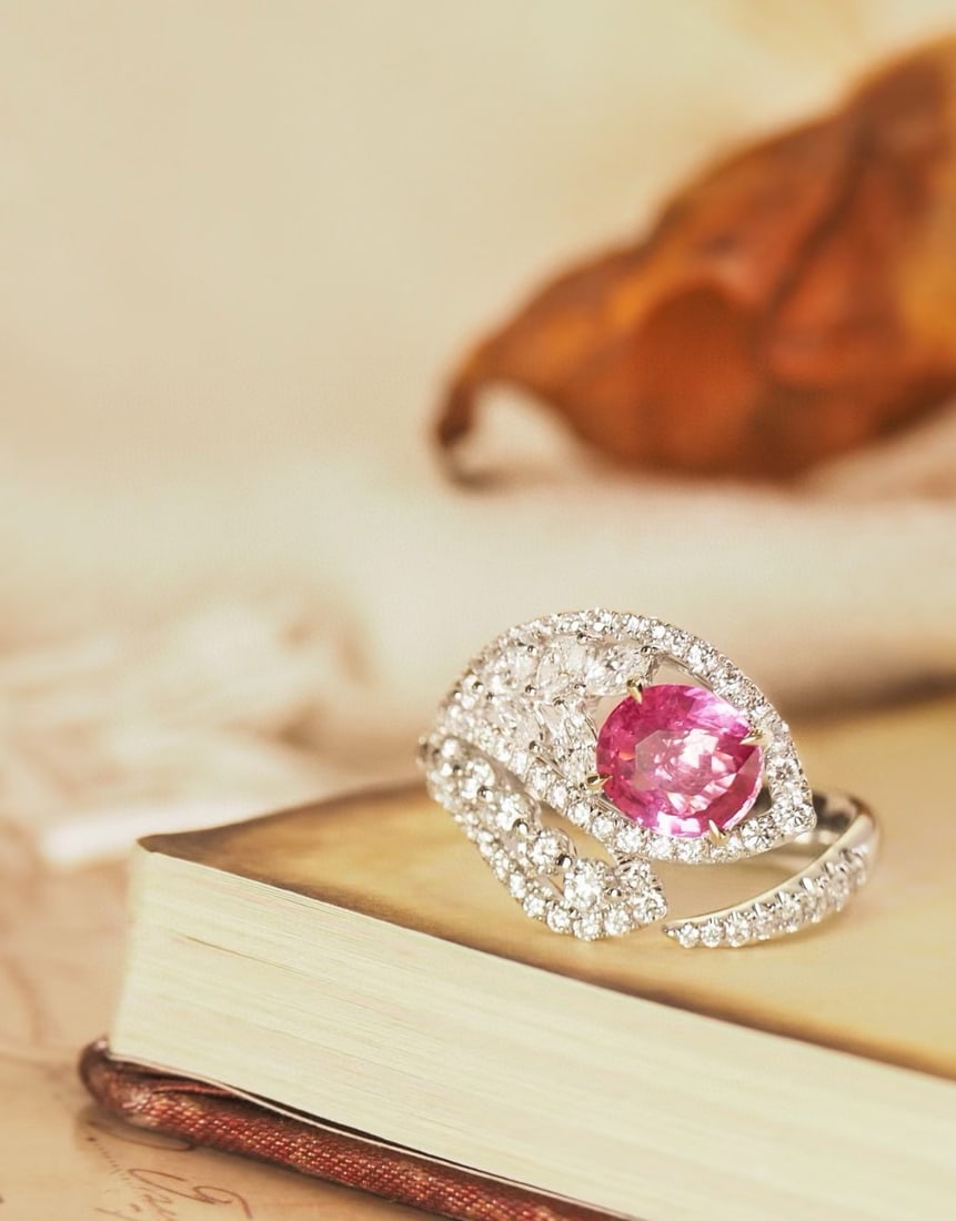 14K GOLD 1.52 CT NATURAL SAPPHIRE & DIAMOND RING: Ref:231084003 // Gold Content:14K Gold // Ring Size:7.25US // // Main Gemstone:Sapphire // Shape:Oval // Carat Weight:1.52ct // Color:Pink // Treatment:Natural // // Adjacent Gemstone 2 : Diamond