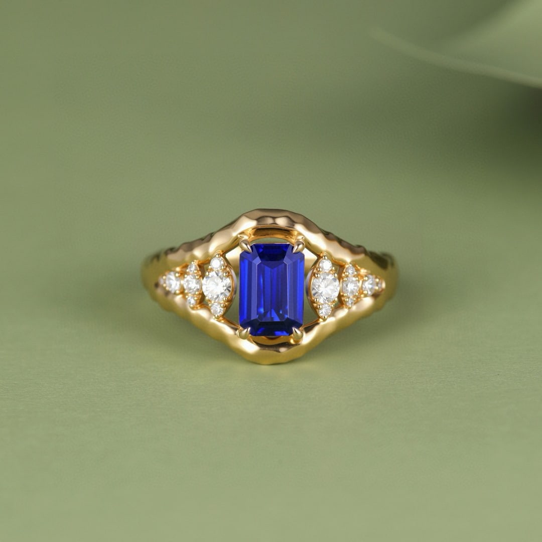 14K GOLD 1 CT NATURAL SAPPHIRE & DIAMOND RING: Ref:231084004 // Gold Content:14K Gold // Ring Size:7.25US // // Main Gemstone:Sapphire // Shape:Octagonal // Carat Weight:1ct // Color:Royal blue // Treatment:Natural // // Adjacent Gemstone 2 :