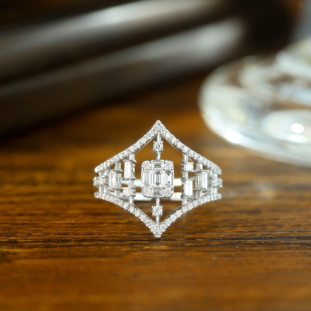 14K GOLD 0.60 CT NATURAL H DIAMOND RING: Ref:231084056 // Gold Content:14K Gold // Ring Size:7.25US // // Main Gemstone:Diamond // Shape:Multiple // Carat Weight:0.60ct // Clarity Grade:VS-SI // Color:H // Treatment:Natural // Condition: