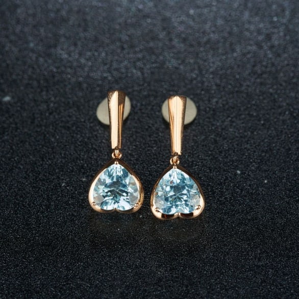 14K GOLD 3.16 CT NATURAL AQUAMARINE EARRINGS: Ref:231084125 // Gold Content:14K Gold // Main Gemstone:Aquamarine // Shape:Heart // Carat Weight:3.16ct // Color:Blue // Treatment:Natural // Condition: New Low Estimate: 2400.00 High Estimate: 3600