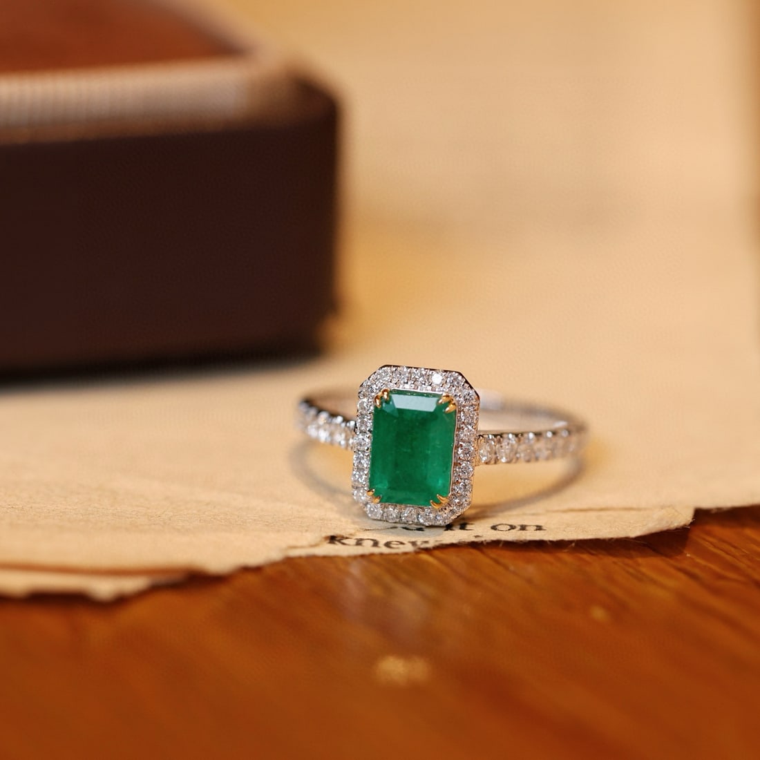 14K GOLD 1.38 CTW VIVID GREEN NATURAL EMERALD & DIAMOND RING: Ref:231084230 // Gold Content:14K Gold // Ring Size:7.25US // // Main Gemstone:Emerald // Shape:Octagonal // Carat Weight:1.02ct // Color:Vivid Green // Treatment:Natural // // Adjacent Gemstone 2