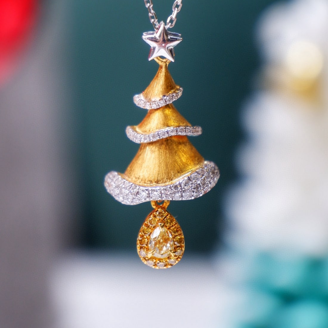 14K GOLD 0.41 CTW NATURAL YELLOW DIAMOND & DIAMOND NECKLACE: Ref:231084246 // Gold Content:14K Gold // Main Gemstone:Yellow Diamond // Shape:Pear // Carat Weight:0.11ct // Color:Yellow // Treatment:Natural // // Adjacent Gemstone 2 : Diamond // Shape:Round