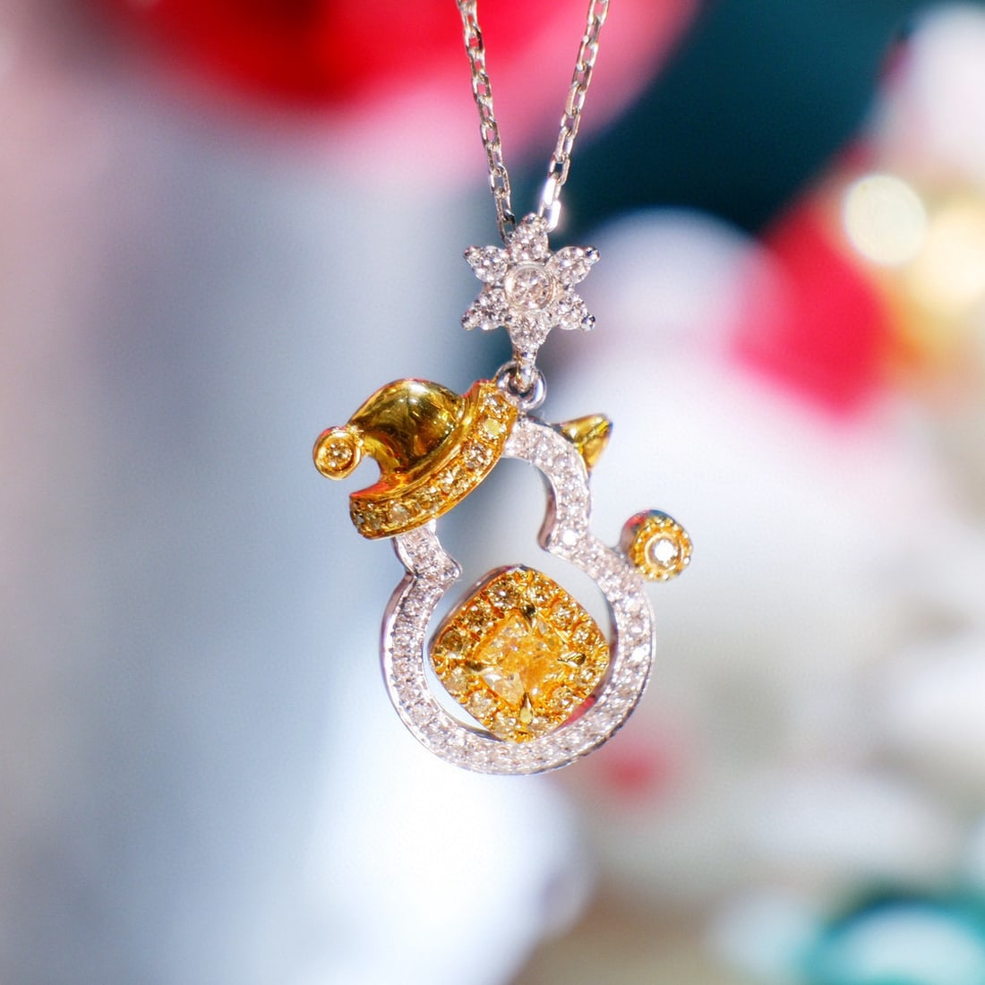 14K GOLD 0.40 CTW NATURAL YELLOW DIAMOND & DIAMOND NECKLACE: Ref:231084248 // Gold Content:14K Gold // Main Gemstone:Yellow Diamond // Shape:Cushion // Carat Weight:0.1ct // Color:Yellow // Treatment:Natural // // Adjacent Gemstone 2 : Diamond // Shape:Round