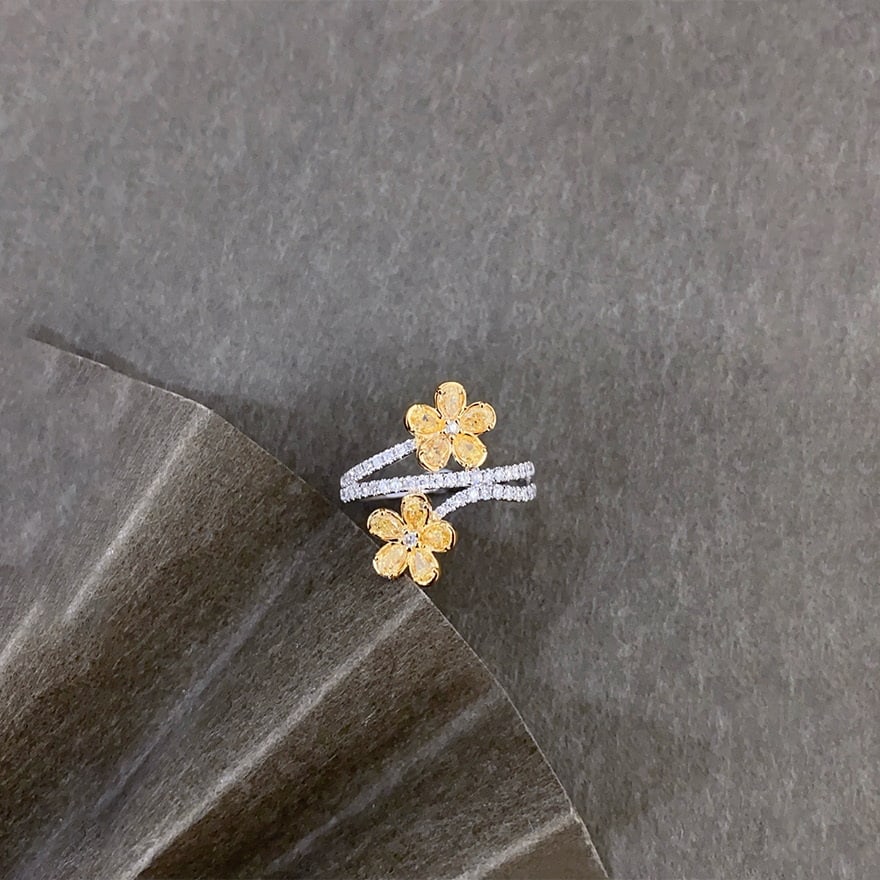 14K GOLD 1.00 CTW NATURAL YELLOW DIAMOND & DIAMOND RING: Ref:231084257 // Gold Content:14K Gold // Ring Size:7.25US // // Main Gemstone:Yellow Diamond // Shape:Pear // Carat Weight:0.65ct // Color:Yellow // Treatment:Natural // // Adjacent Gemstone 2 :