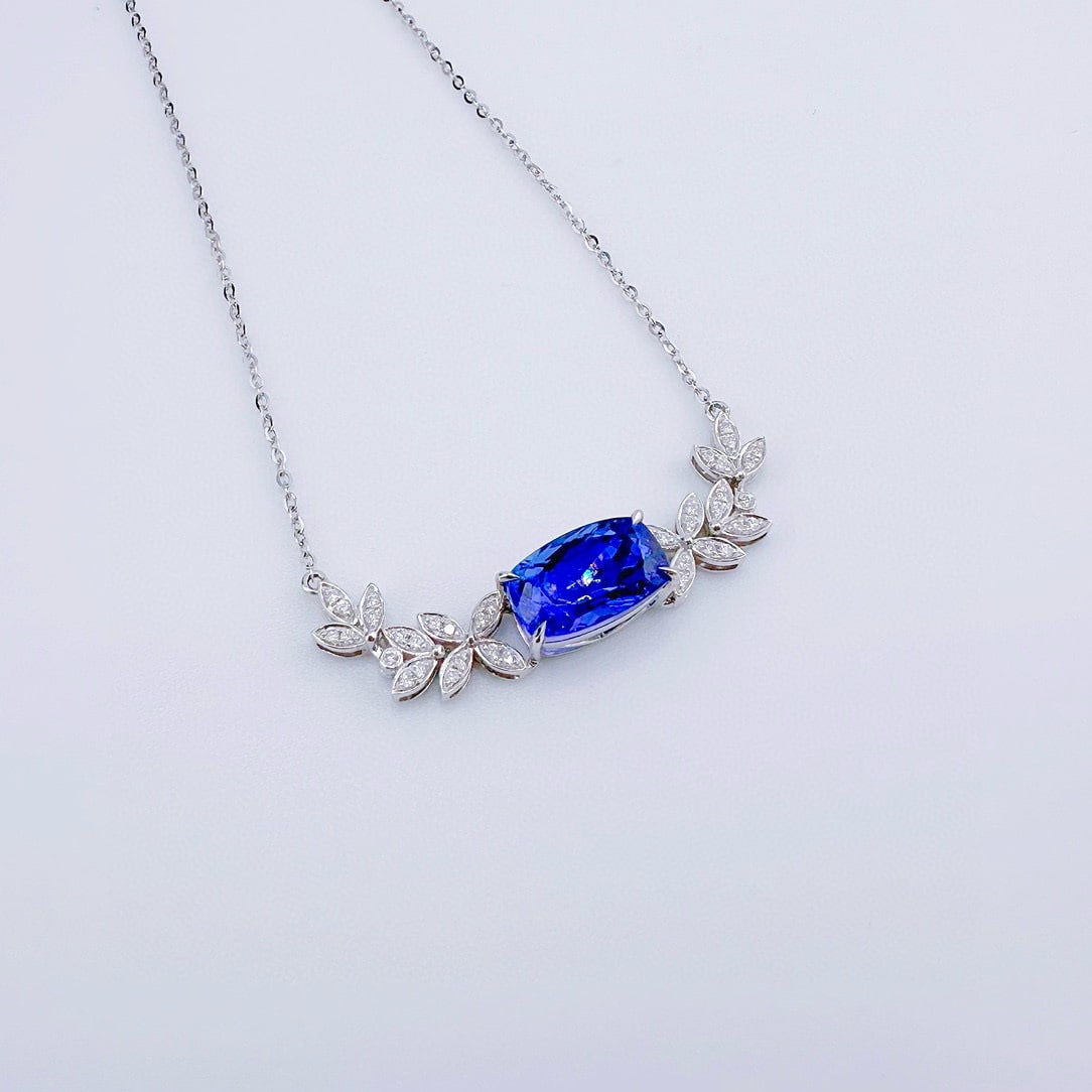 14K GOLD 3.58 CTW NATURAL TANZANITE & DIAMOND NECKLACE: Ref:231084308 // Gold Content:14K Gold // Main Gemstone:Tanzanite // Shape:Cushion // Carat Weight:3.39ct // Color:Blue // Treatment:Natural // // Adjacent Gemstone 2 : Diamond // Shape:Round //
