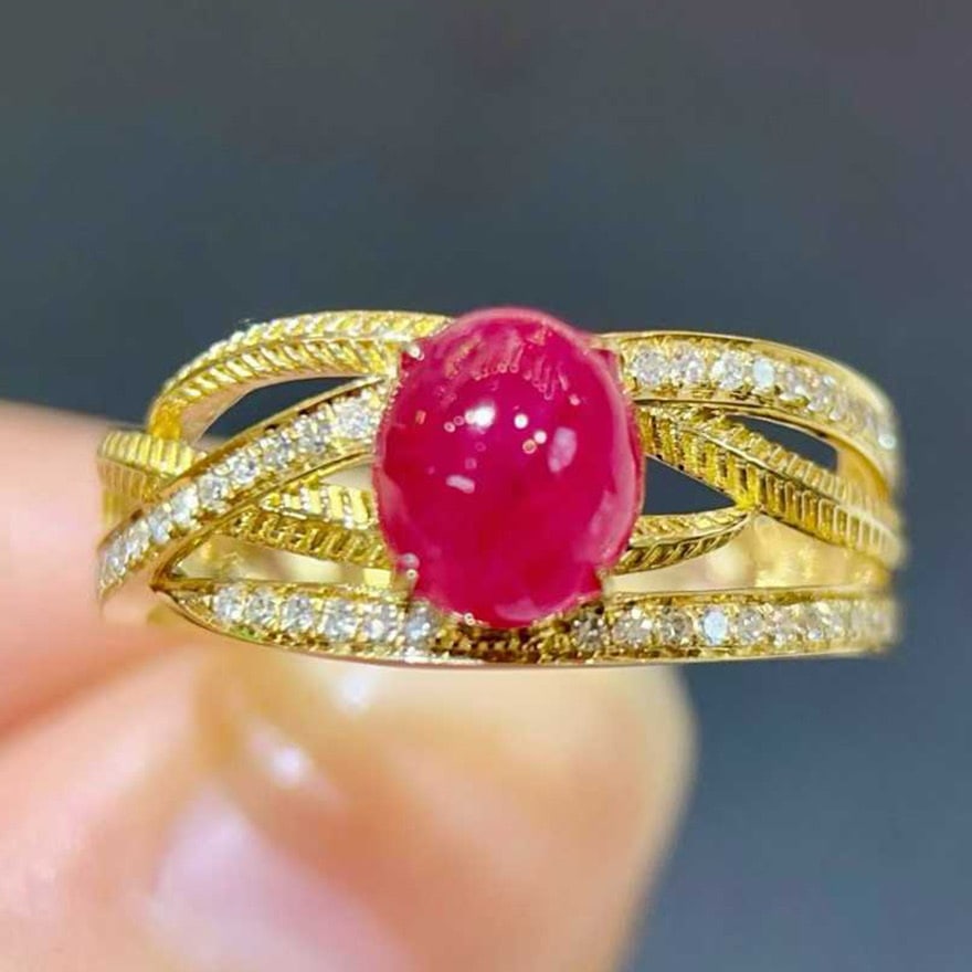 14K GOLD 1.87 CTW NATURAL RUBY & DIAMOND RING: Ref:231084368 // Gold Content:14K Gold // Ring Size:7.25US // // Main Gemstone:Ruby // Shape:Oval // Carat Weight:1.75ct // Color:Red // Treatment:Natural // // Adjacent Gemstone 2 : Diamond // Shape: