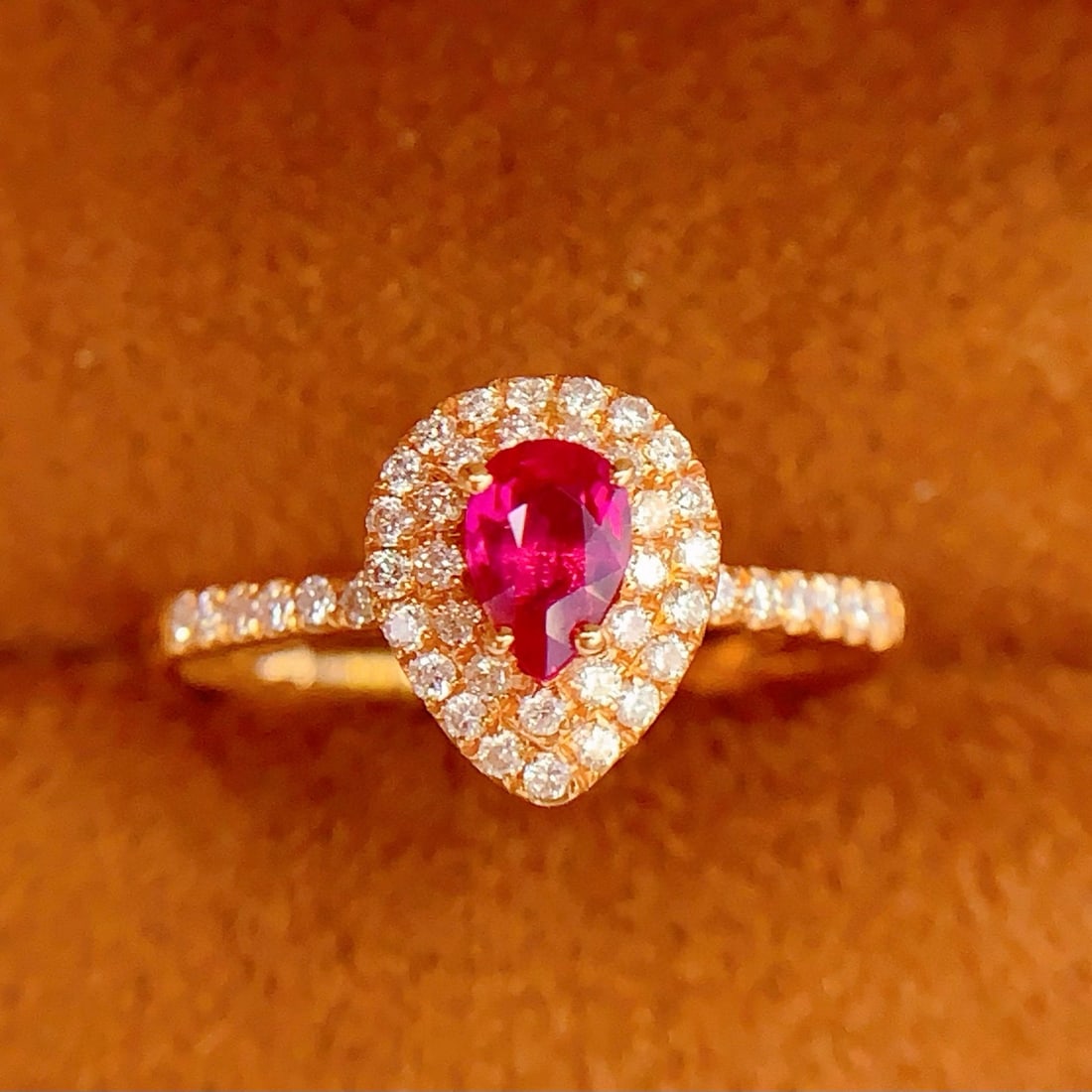 14K GOLD 0.5 CT VIVID RED NATURAL RUBY & DIAMOND RING: Ref:231084386 // Gold Content:14K Gold // Ring Size:7.25US // // Main Gemstone:Ruby // Shape:Pear // Carat Weight:0.5ct // Color:Vivid Red // Treatment:Natural // // Adjacent Gemstone 2 : Diamond // N
