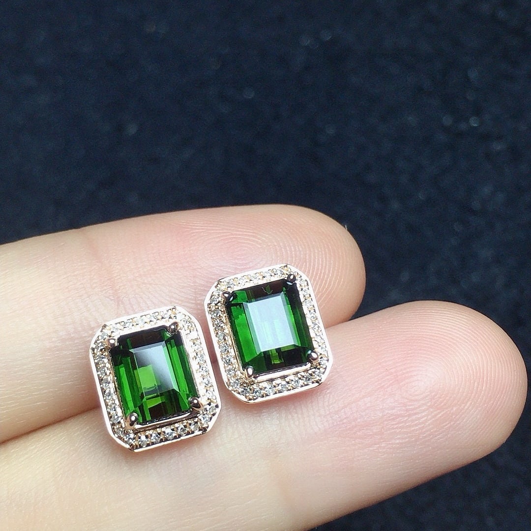 14K GOLD 3.18 CT NATURAL TOURMALINE & DIAMOND EARRINGS: Ref:231084427 // Gold Content:14K Gold // Main Gemstone:Tourmaline // Shape:Octagonal // Carat Weight:3.18ct // Color:Green // Treatment:Natural // // Adjacent Gemstone 2 : Diamond // Number of