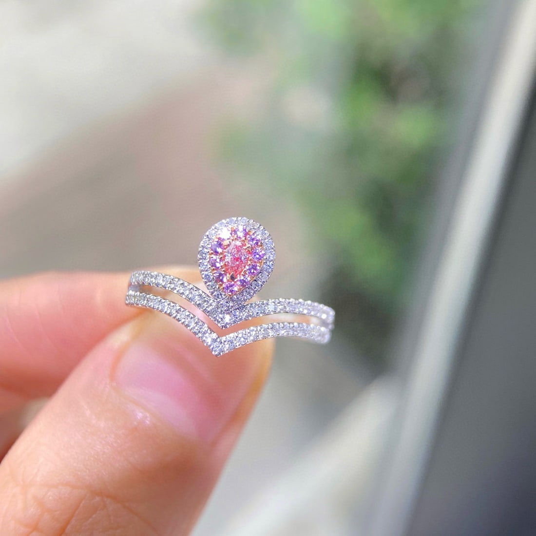 14K GOLD 0.31 CTW NATURAL PINK DIAMOND & DIAMOND RING: Ref:231084434 // Gold Content:14K Gold // Ring Size:7.25US // // Main Gemstone:Pink Diamond // Shape:Pear // Carat Weight:0.05ct // Color:Pink // Treatment:Natural // // Adjacent Gemstone 2 :