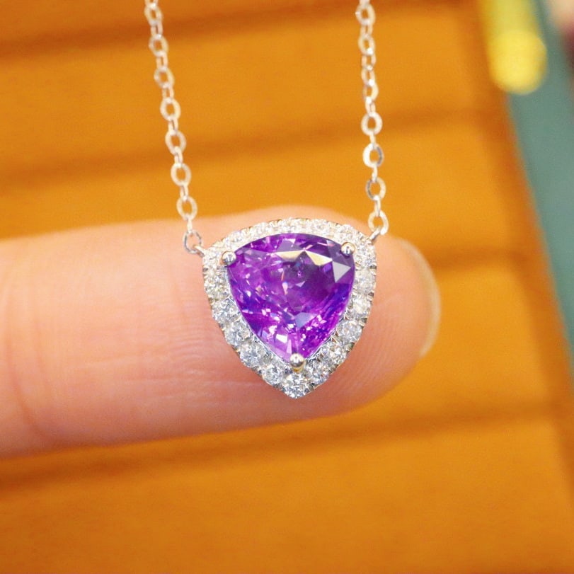 14K GOLD 2.24 CTW NATURAL SAPPHIRE & DIAMOND NECKLACE: Ref:231084436 // Gold Content:14K Gold // Main Gemstone:Sapphire // Shape:Triangle // Carat Weight:2.00ct // Color:Purple // Treatment:Natural // // Adjacent Gemstone 2 : Diamond // Number of