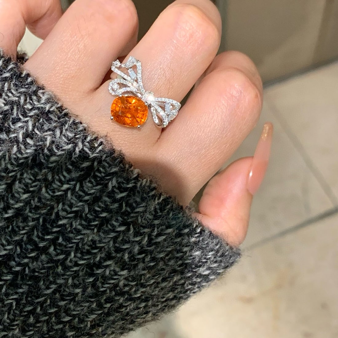 14K GOLD 4.59 CTW NATURAL SPESSARTINE & DIAMOND RING: Ref:231084449 // Gold Content:14K Gold // Ring Size:7.25US // // Main Gemstone:Spessartine // Shape:Oval // Carat Weight:4.09ct // Color:Orange // Treatment:Natural // // Adjacent Gemstone 2 :