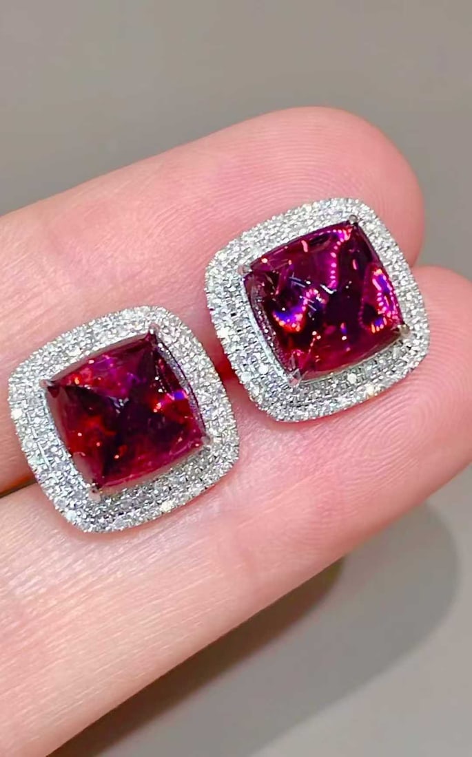 14k Gold 7 Ct Natural Tourmaline & Diamond Earrings: Ref:231111095 // gold content:14k gold // main gemstone:tourmaline // shape:sugar-loaf // carat weight:7ct // color:red // treatment:natural // // adjacent gemstone 2 : diamond // shape:round //