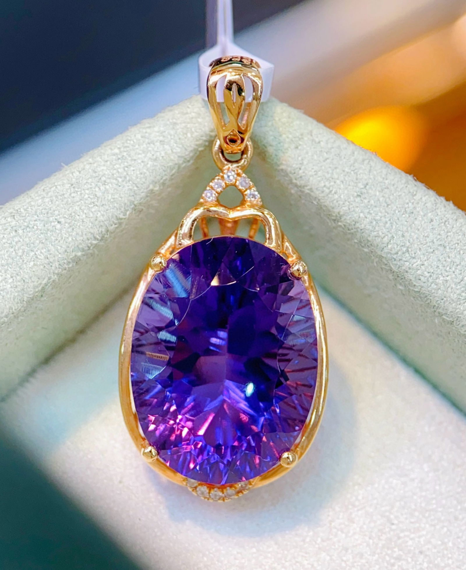 14k Gold 9.38 Ctw Natural Amethyst & Diamond Pendant( Without Chain ): Ref:231111102 // gold content:14k gold // main gemstone:amethyst // shape:oval // carat weight:9. 35ct // color:purple // treatment:natural // // adjacent gemstone 2 : diamond // number of