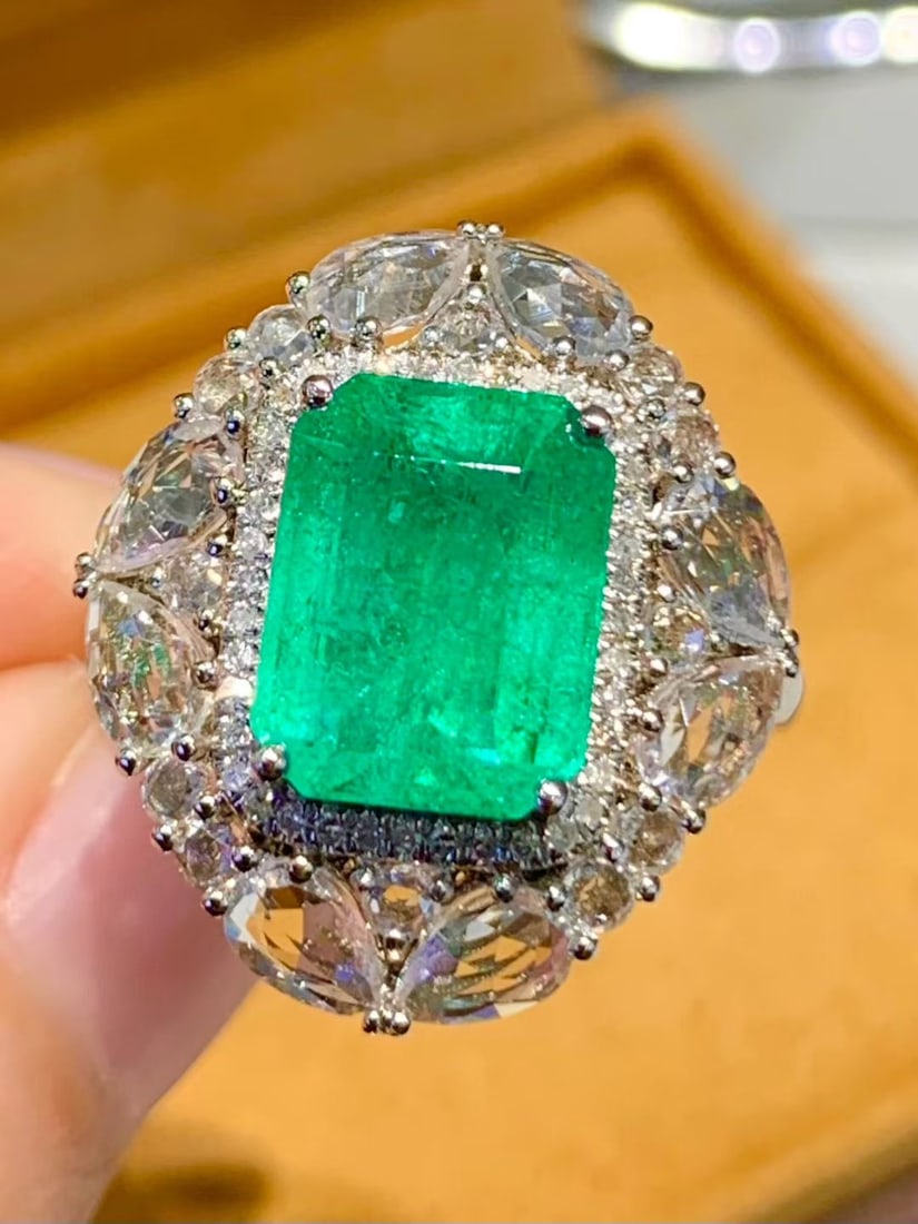 14k Gold 3.3 Ct Natural Emerald & Diamond Ring: Ref:231111106 // gold content:14k gold // ring size:7. 25us // // main gemstone:emerald // shape:octagonal // carat weight:3. 3ct // color:green // treatment:natural // // adjacent gemstone 2 :