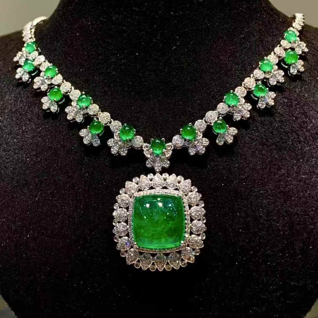 14k Gold 9.5 Ct Vivid Green Natural Emerald & Diamond Necklace (1 of 7)
