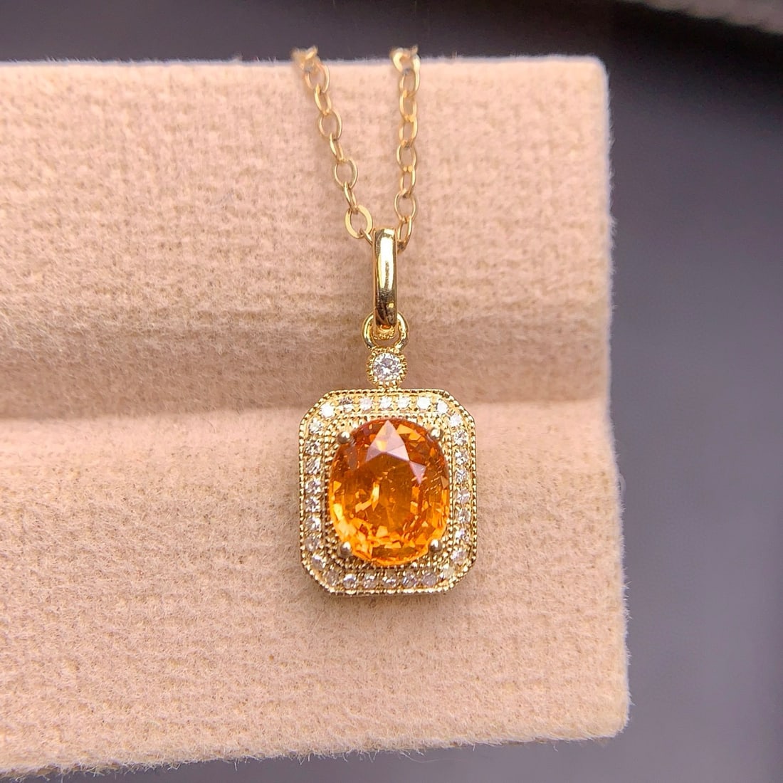 14k Gold 1.4 Ct Natural Spessartine & Diamond Pendant( Without Chain ): Ref:231111226 // gold content:14k gold // main gemstone:spessartine // shape:oval // carat weight:1. 4ct // color:orange // treatment:natural // // adjacent gemstone 2 : diamond // shape:round //
