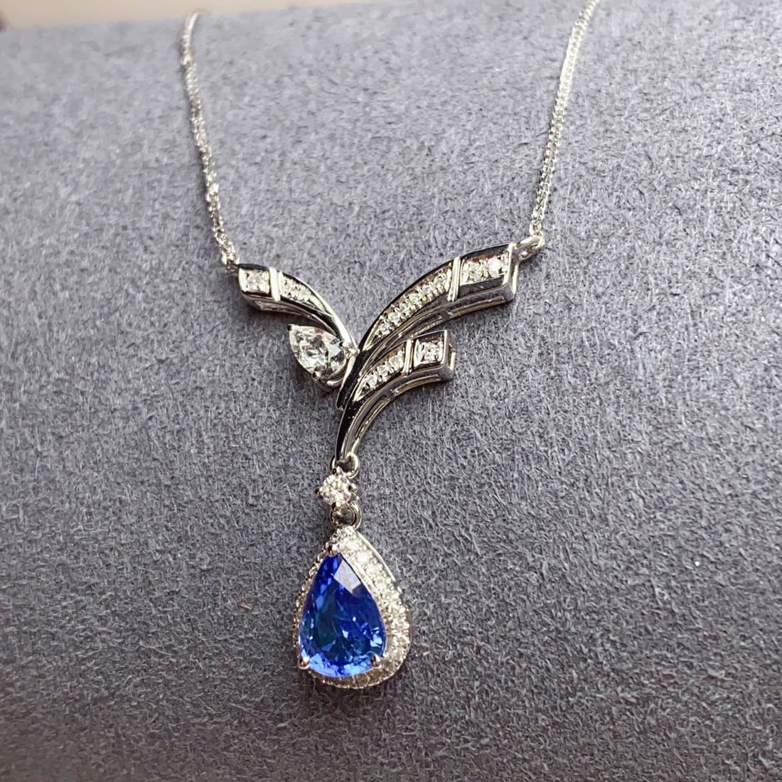 14k Gold 1.00 Ct Natural Sapphire & Diamond & Sapphire Necklace: Ref:231112219 // gold content:14k gold // main gemstone:sapphire // shape:pear // carat weight:1. 00ct // color:blue // treatment:natural // // adjacent gemstone 2 : diamond // number of stones:42