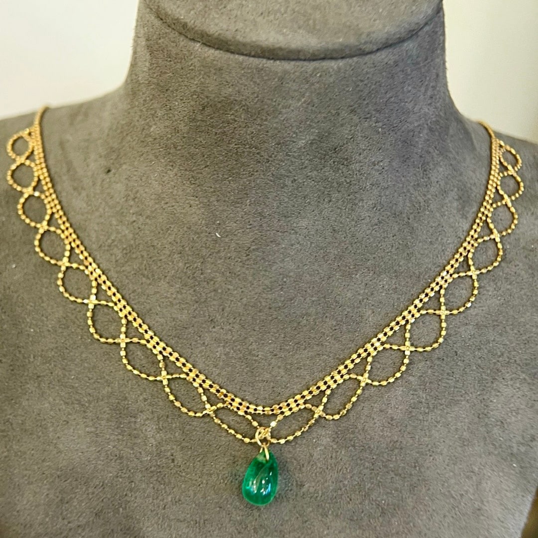 14k Gold 3 Ct Natural Emerald Necklace: Ref:231112322 // gold content:14k gold // main gemstone:emerald // shape:pear // carat weight:3ct // color:green // treatment:natural // High Estimate: 6600 Low Estimate: 4400 Condition: New