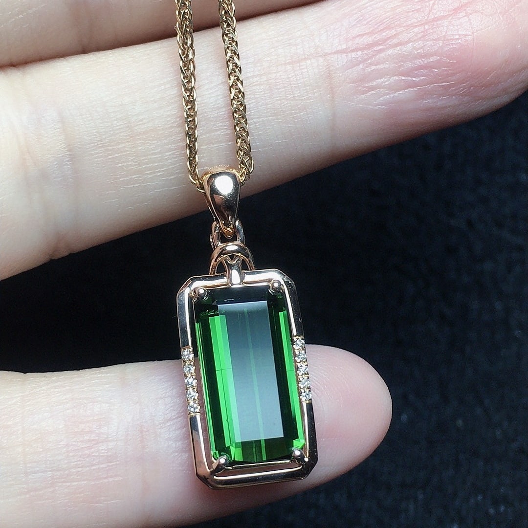 14k Gold 3.49 Ct Natural Tourmaline & Diamond Pendant( Without Chain ): Ref:231112346 // gold content:14k gold // main gemstone:tourmaline // shape:octagonal // carat weight:3. 49ct // color:green // treatment:natural // // adjacent gemstone 2 : diamond // number of