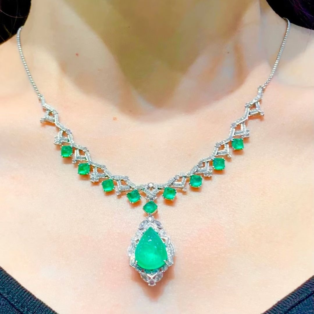 14k Gold 10.5 Ct Natural Emerald & Diamond Necklace - 4