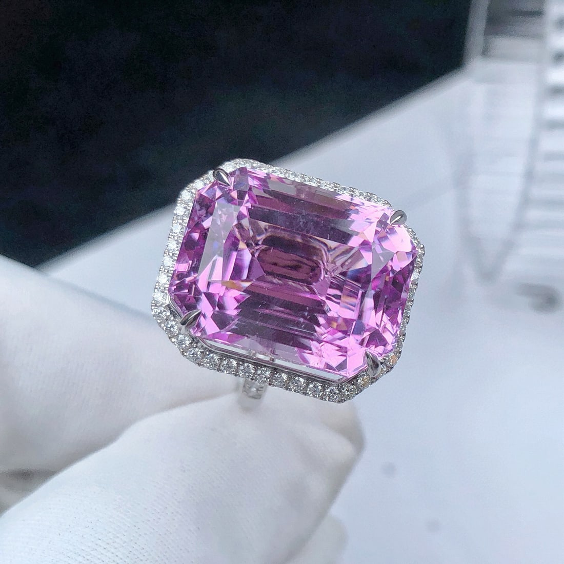 14k Gold 23.21 Ctw Natural Kunzite & Diamond Ring - 3