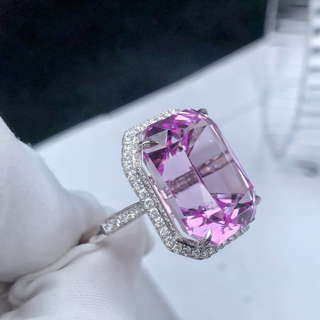 14k Gold 23.21 Ctw Natural Kunzite & Diamond Ring - 5