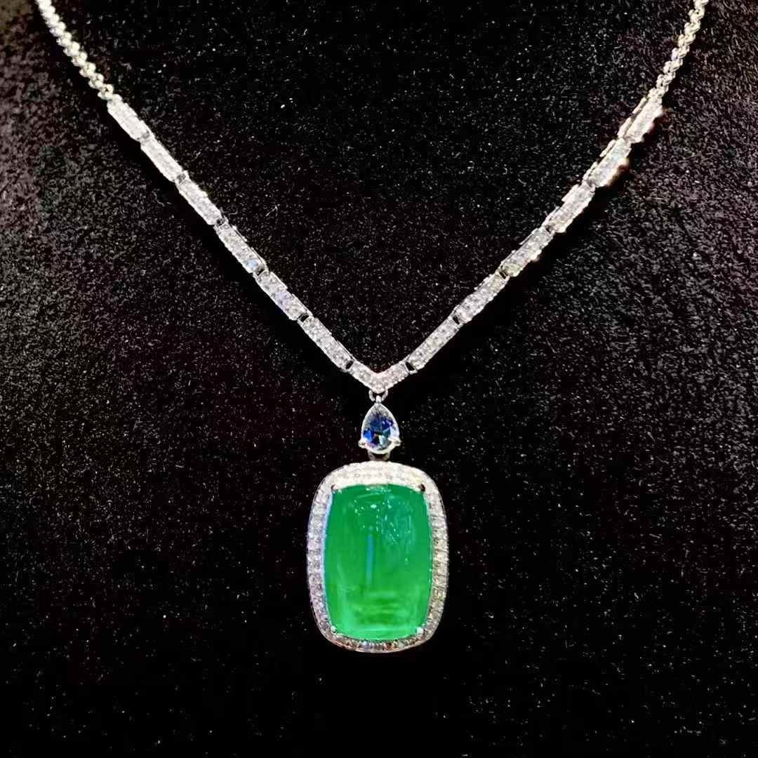 14k Gold 5.3 Ct Vivid Green Natural Emerald & Diamond Necklace: Ref:231085021 // gold content:14k gold // main gemstone:emerald // shape:cushion // carat weight:5. 3ct // color:vivid green // treatment:natural // // adjacent gemstone 2 : diamond // shape:round