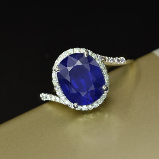 14k Gold 1.80 Ct Natural Sapphire & Diamond Ring: Ref:231085024 // gold content:14k gold // ring size:7. 25us // // main gemstone:sapphire // shape:oval // carat weight:1. 80ct // color:blue // treatment:natural // // adjacent gemstone 2 :