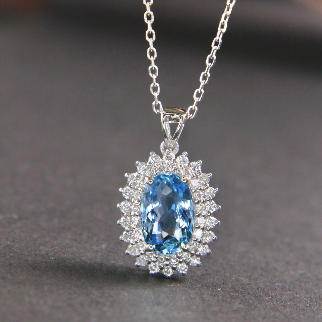 14k Gold 2.02 Ctw Natural Aquamarine & Diamond Pendant( Without Chain ): Ref:231085053 // gold content:14k gold // main gemstone:aquamarine // shape:oval // carat weight:1. 7ct // color:blue // treatment:natural // // adjacent gemstone 2 : diamond // shape:round //