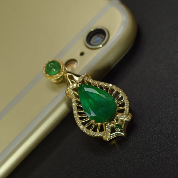 14k Gold 3.40 Ctw Vivid Green Natural Emerald & Diamond Pendant( Without Chain ): Ref:231085062 // gold content:14k gold // main gemstone:emerald // shape:multiple // carat weight:3. 27ct // color:vivid green // treatment:natural // // adjacent gemstone 2 : diamond // number of