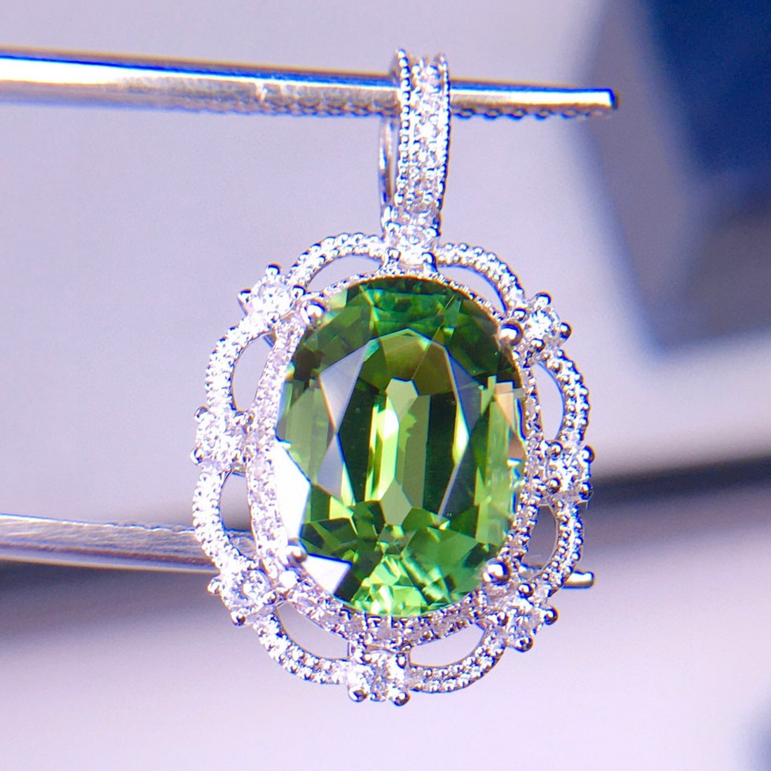 14k Gold 3.6 Ct Natural Tourmaline & Diamond Pendant( Without Chain ): Ref:231085092 // gold content:14k gold // main gemstone:tourmaline // shape:oval // carat weight:3. 6ct // color:green // treatment:natural // // adjacent gemstone 2 : diamond // shape:round //