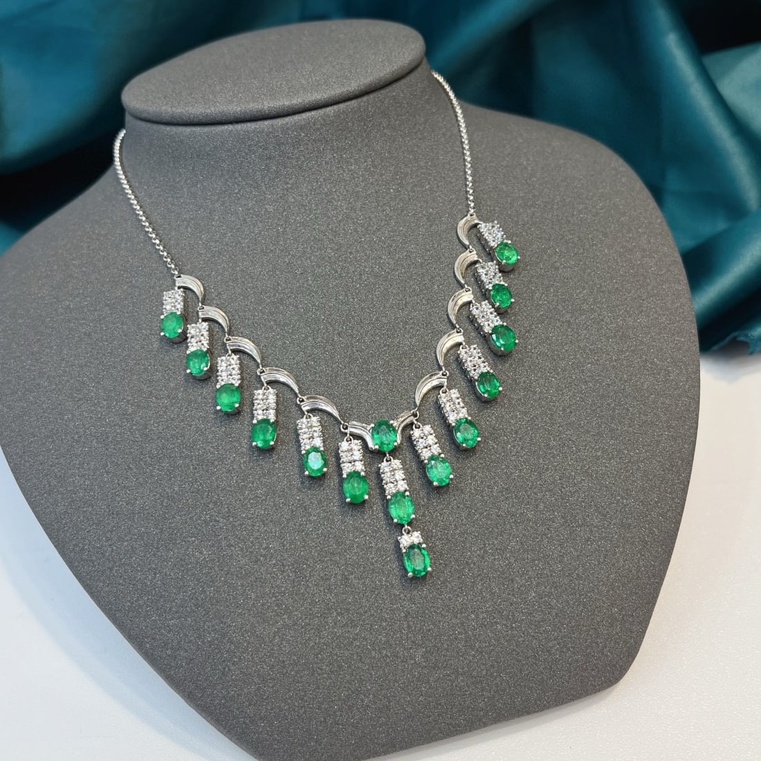 14k Gold 5.20 Ct Natural Emerald & Sapphire Necklace - 5