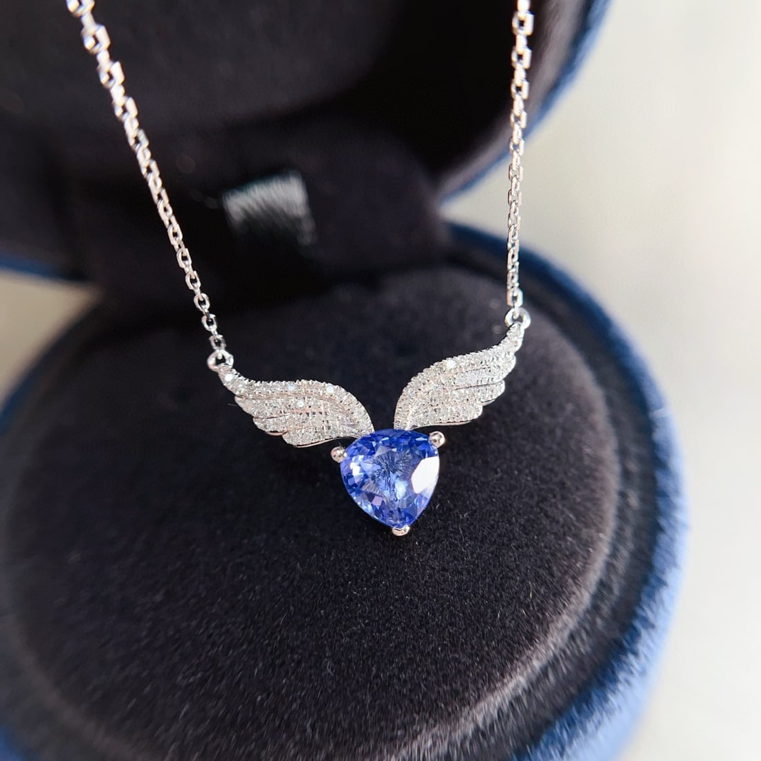 14k Gold 1.40 Ct Natural Sapphire & Diamond Necklace: Ref:231085103 // gold content:14k gold // main gemstone:sapphire // shape:pear // carat weight:1. 40ct // color:blue // treatment:natural // // adjacent gemstone 2 : diamond // number of stones:58