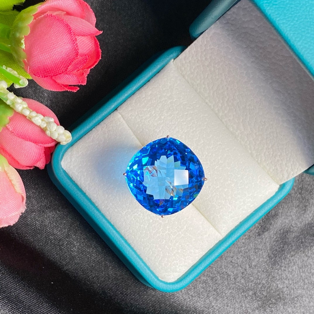 14k Gold 32 Ct Natural Topaz & Diamond Ring - 2