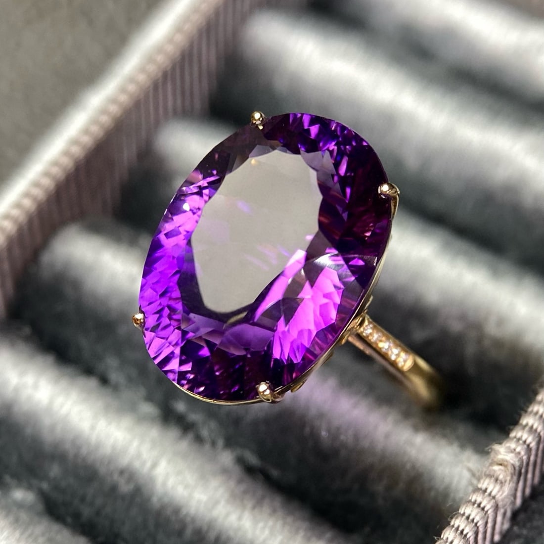 14k Gold 13 Ct Natural Amethyst & Diamond Ring - 2