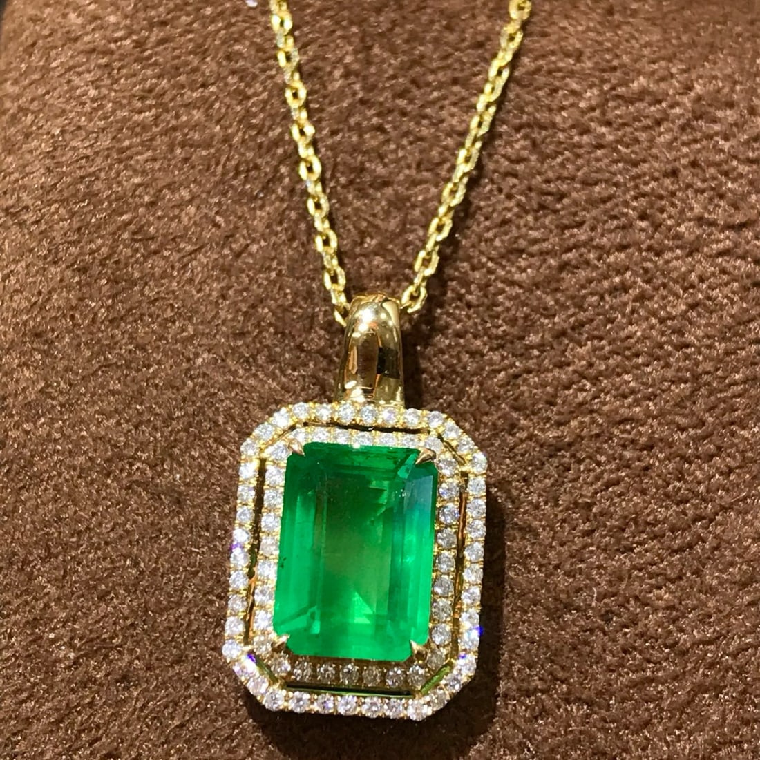 14k Gold 2.33 Ctw Vivid Green Natural Emerald & Diamond Pendant( Without Chain ) - 3
