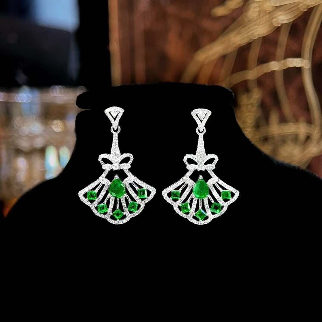 14k Gold 1.36 Ctw Natural Emerald & Diamond Earrings: Ref:231085229 // gold content:14k gold // main gemstone:emerald // shape:multiple // carat weight:0. 66ct // color:green // treatment:natural // // adjacent gemstone 2 : diamond // shape:round //