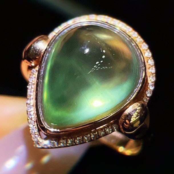 14k Gold 12 Ct Natural Prehnite & Diamond Ring: Ref:231085260 // gold content:14k gold // ring size:7. 25us // // main gemstone:prehnite // shape:pear // carat weight:12ct // color:green // treatment:natural // // adjacent gemstone 2 : diamond